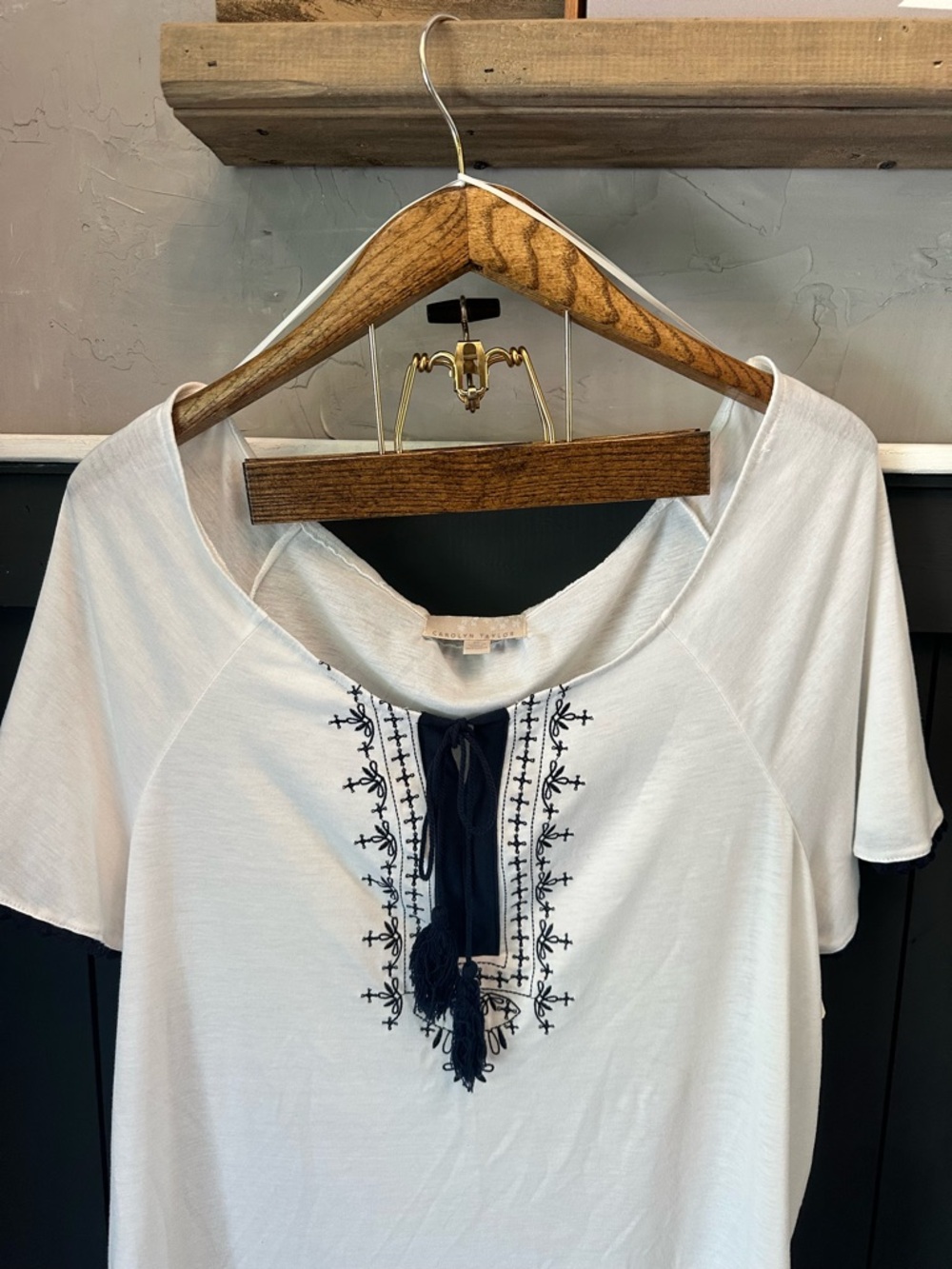 Carolyn Taylor Woman Navy White Scoop Neck Embroidered Top XL